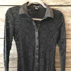 3 for 25 💕 Forever 21 lace button down blouse